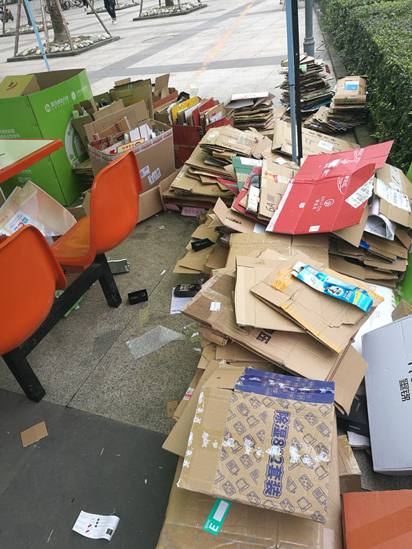 地球箱信你成医学子开展快递纸箱回收活动